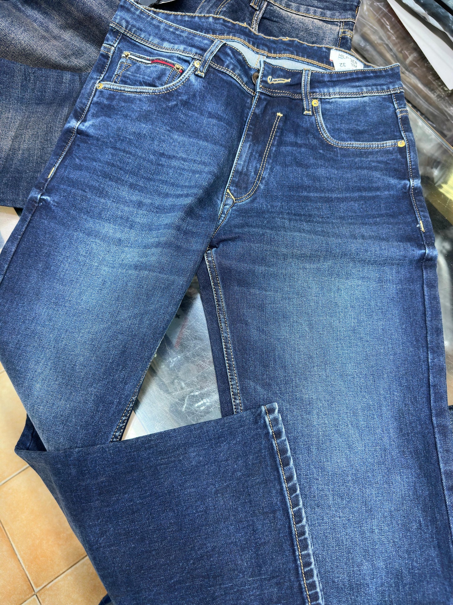 TOMMY HILFIGER JEANS