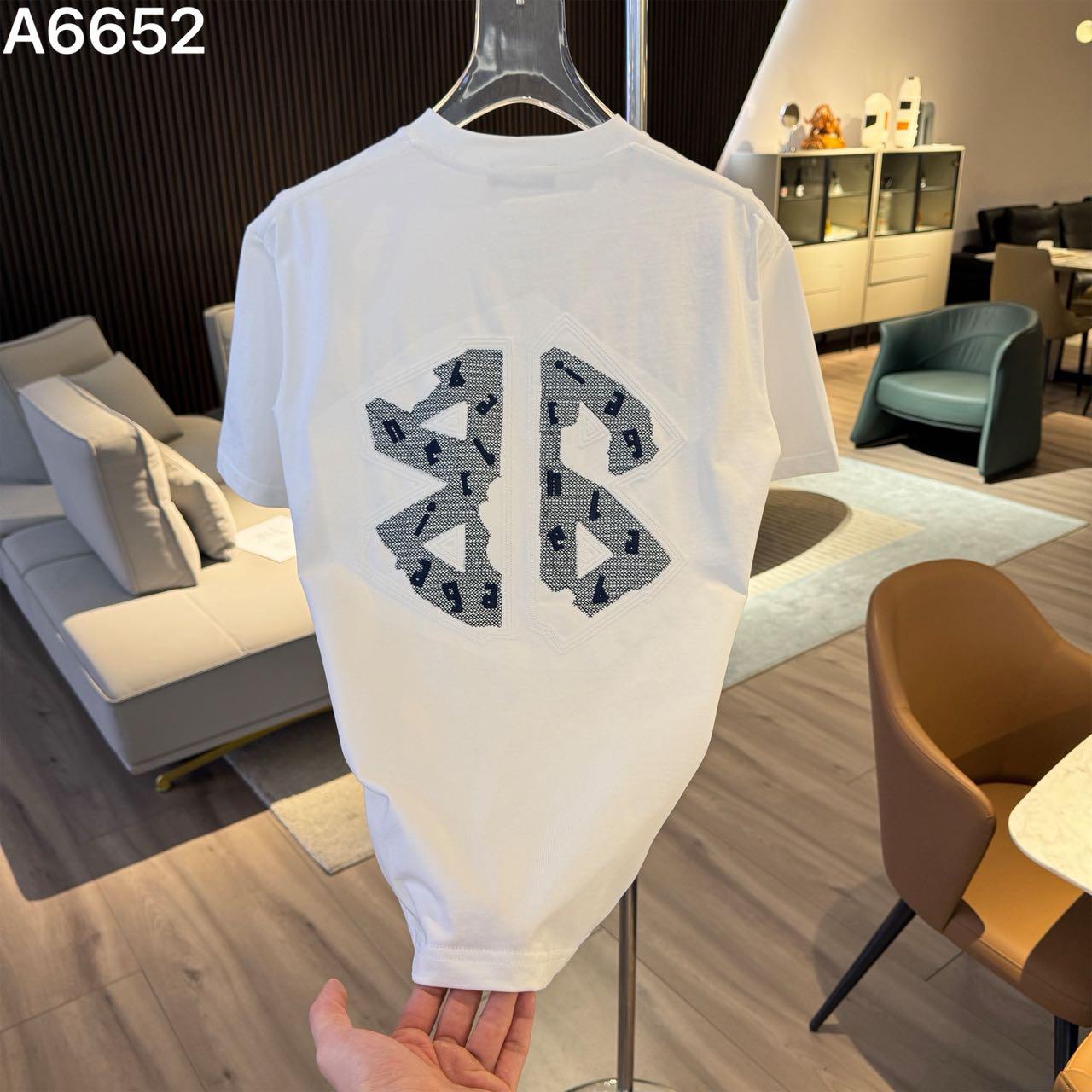 BALENCIAGA WHITE COLOUR TSHIRT