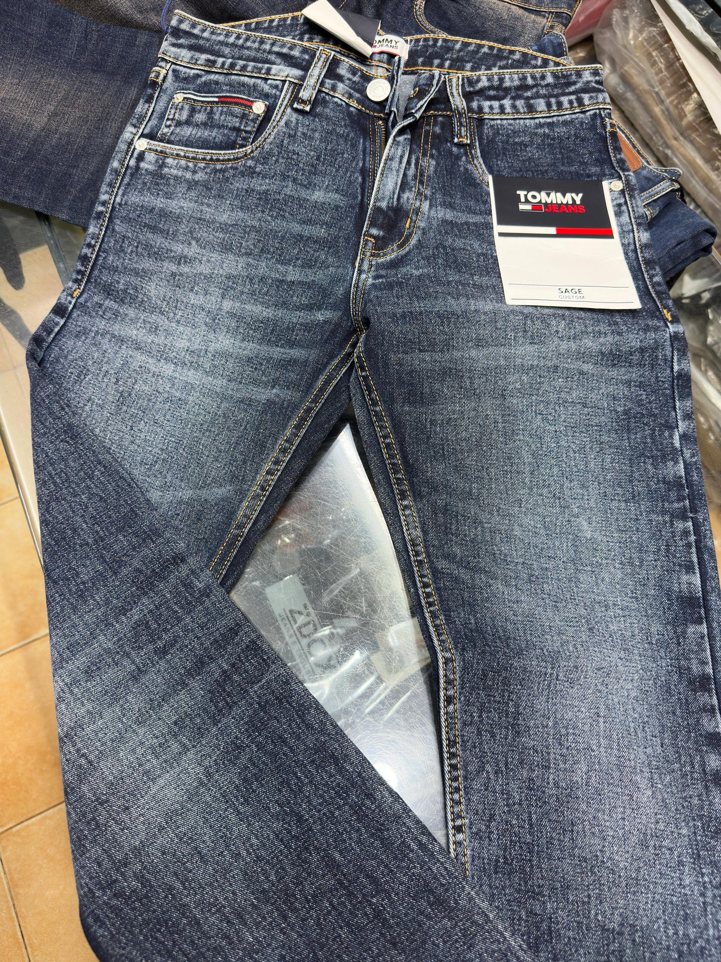 TOMMY HILFIGER JEANS