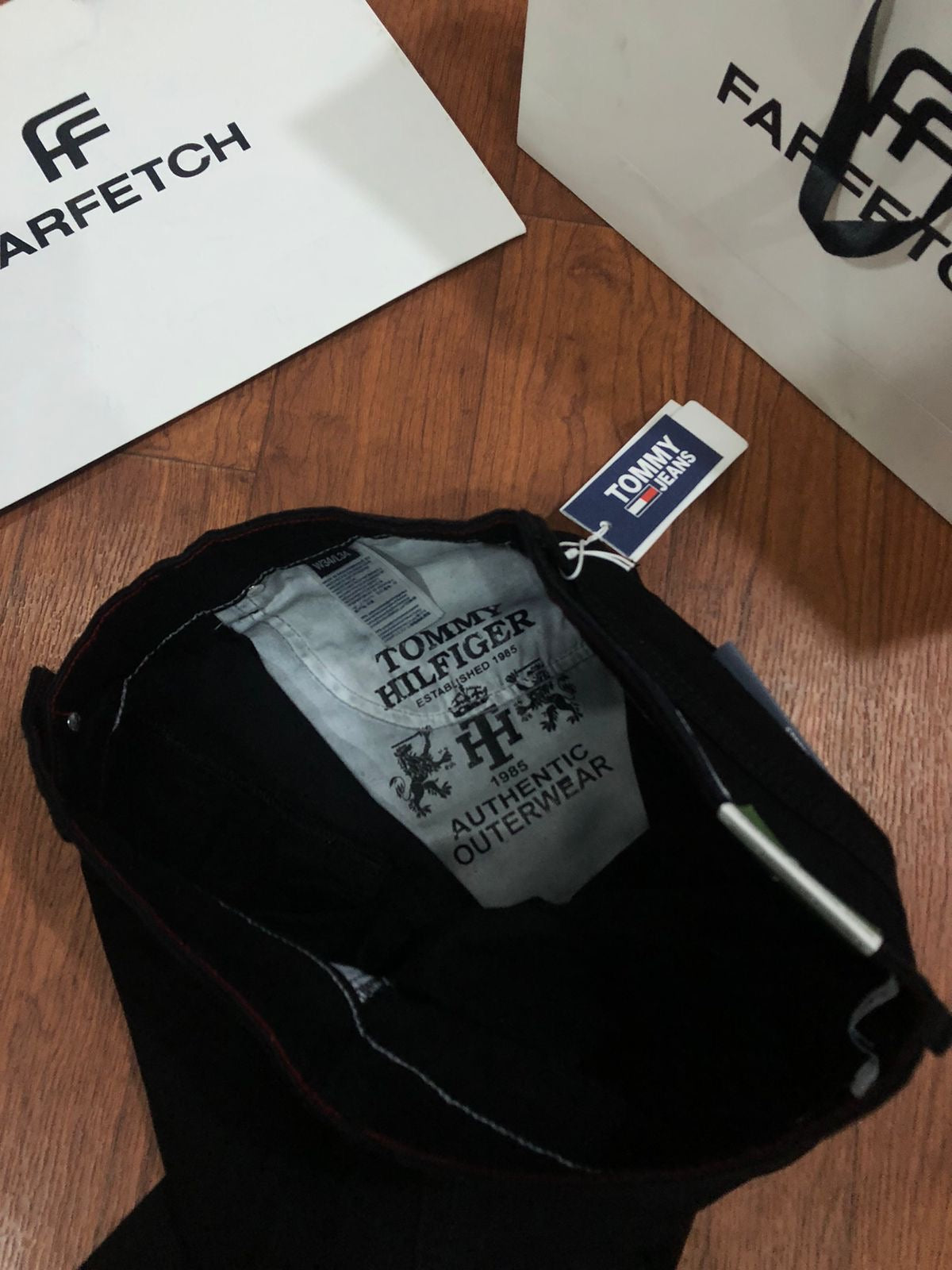 TOMMY HILFIGER BLACK JEANS