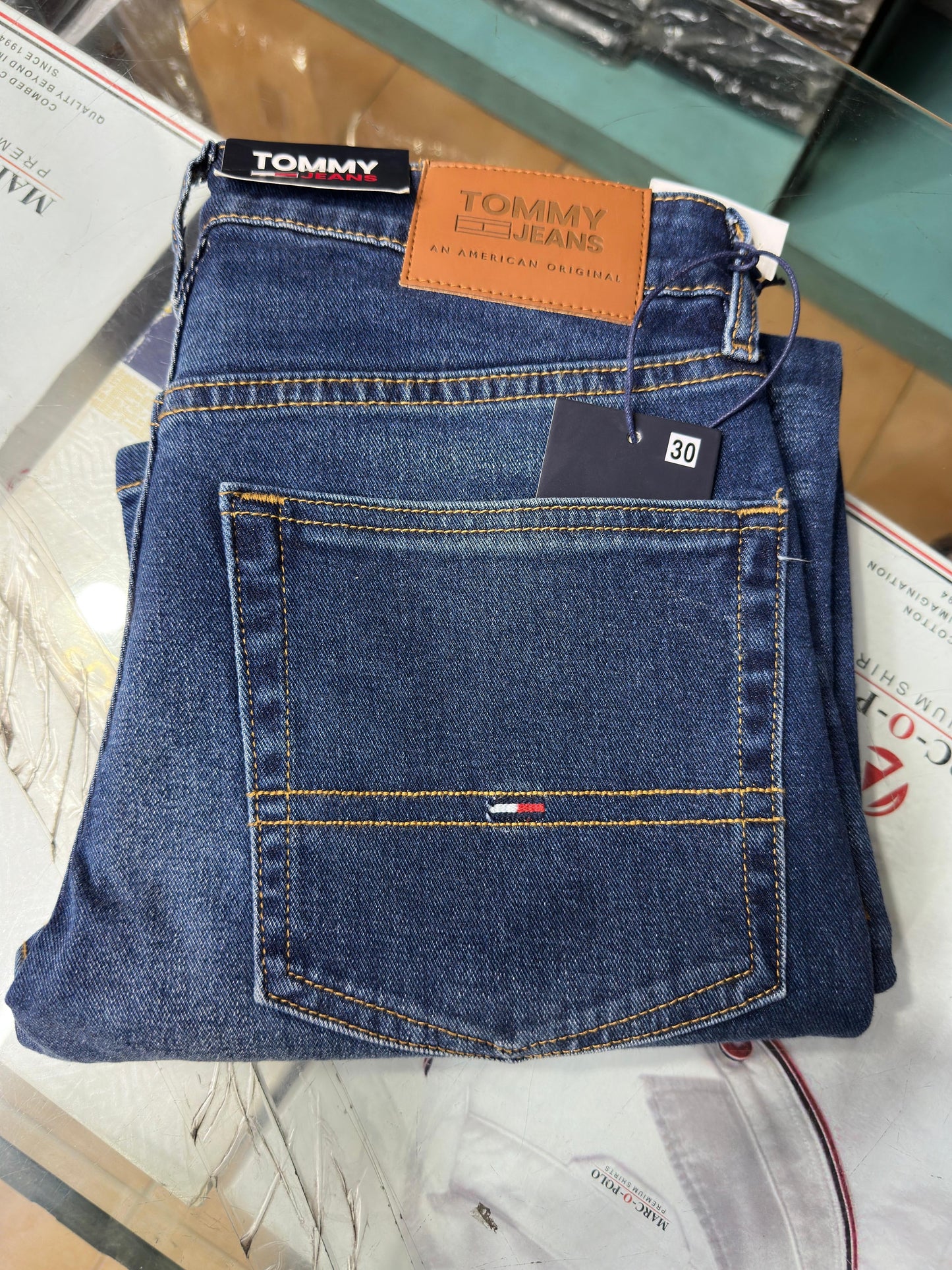 TOMMY HILFIGER JEANS