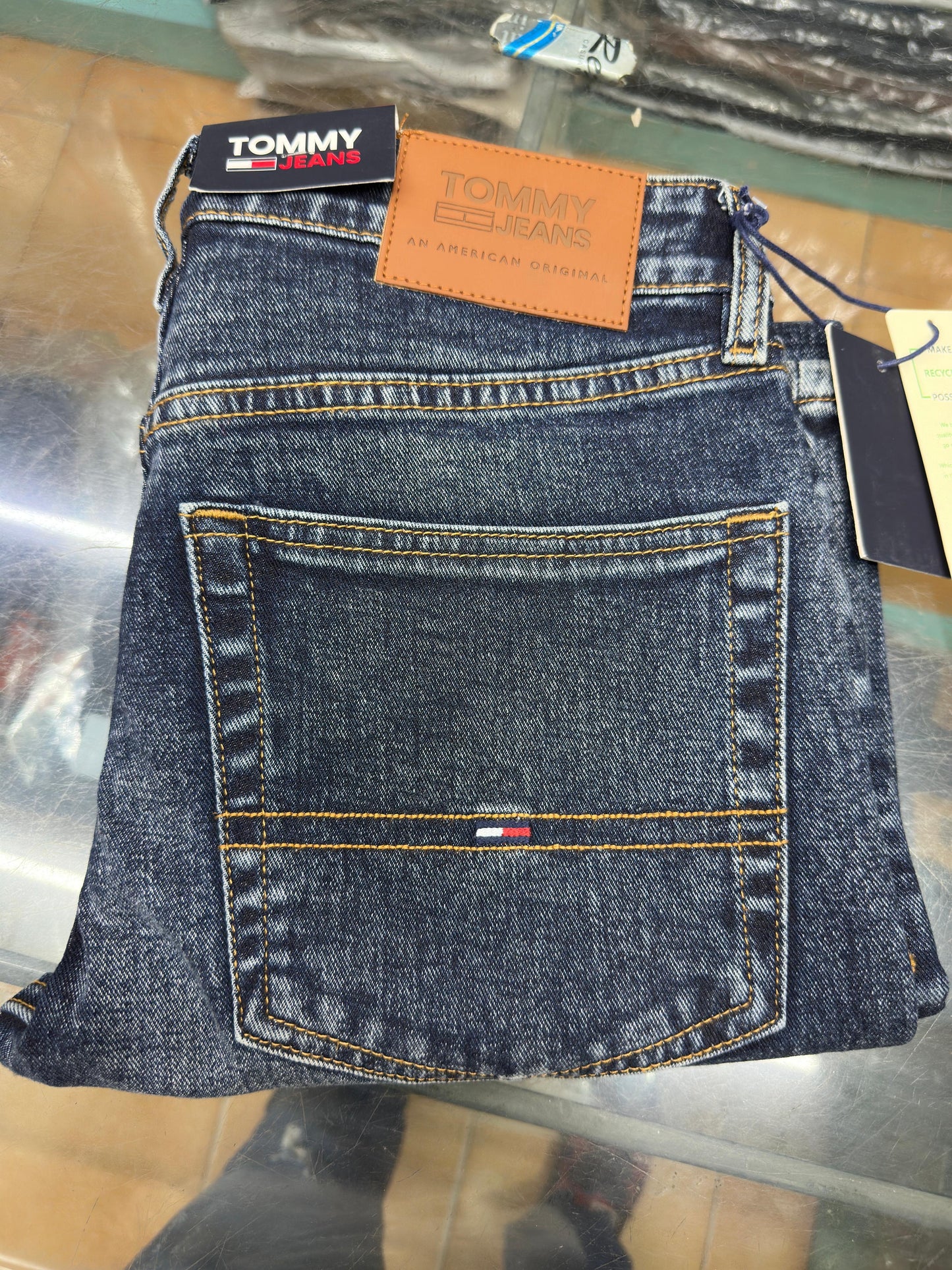TOMMY HILFIGER JEANS