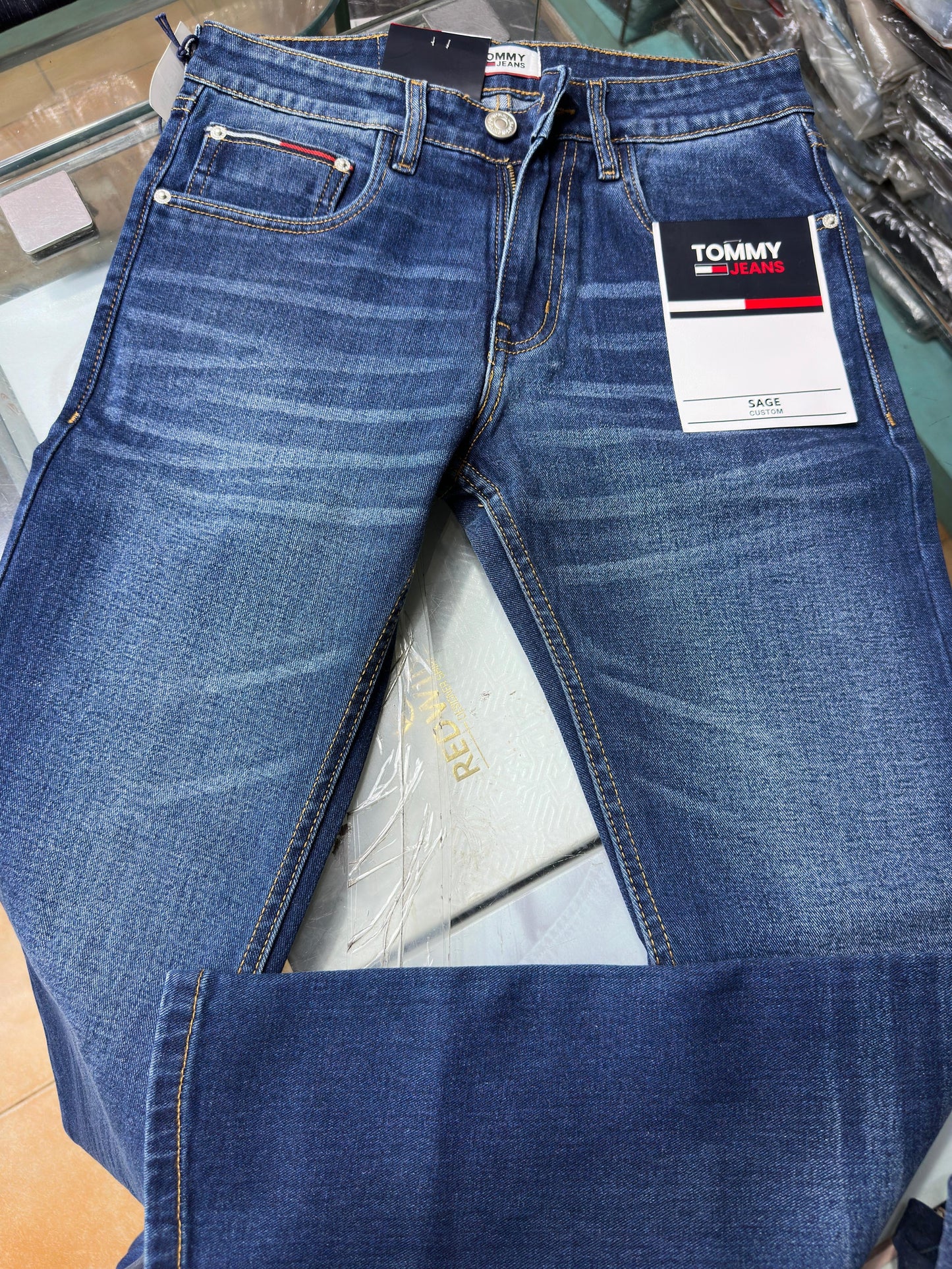 TOMMY HILFIGER JEANS