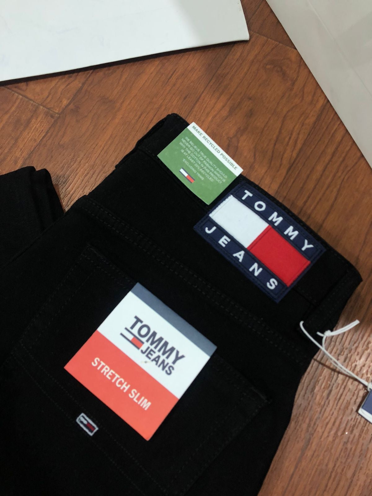 TOMMY HILFIGER BLACK JEANS