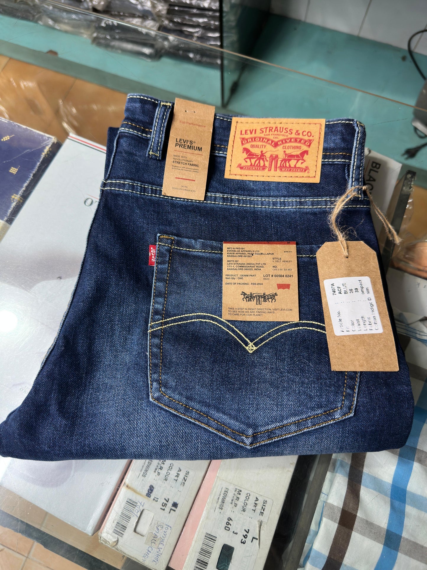 LEVIS JEANS