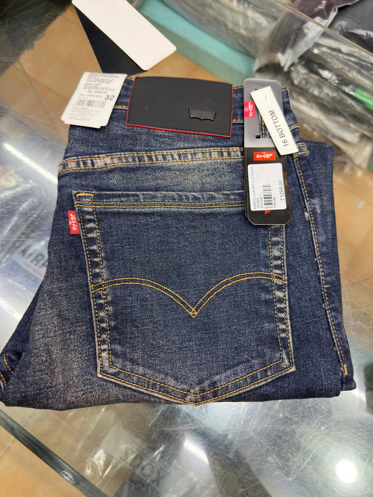 LEVIS JEANS