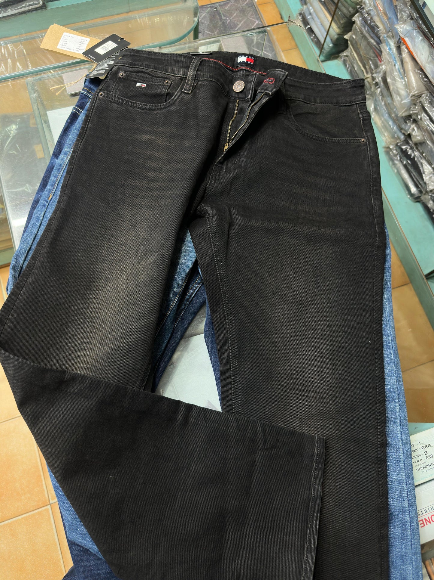 TOMMY HILFIGER JEANS