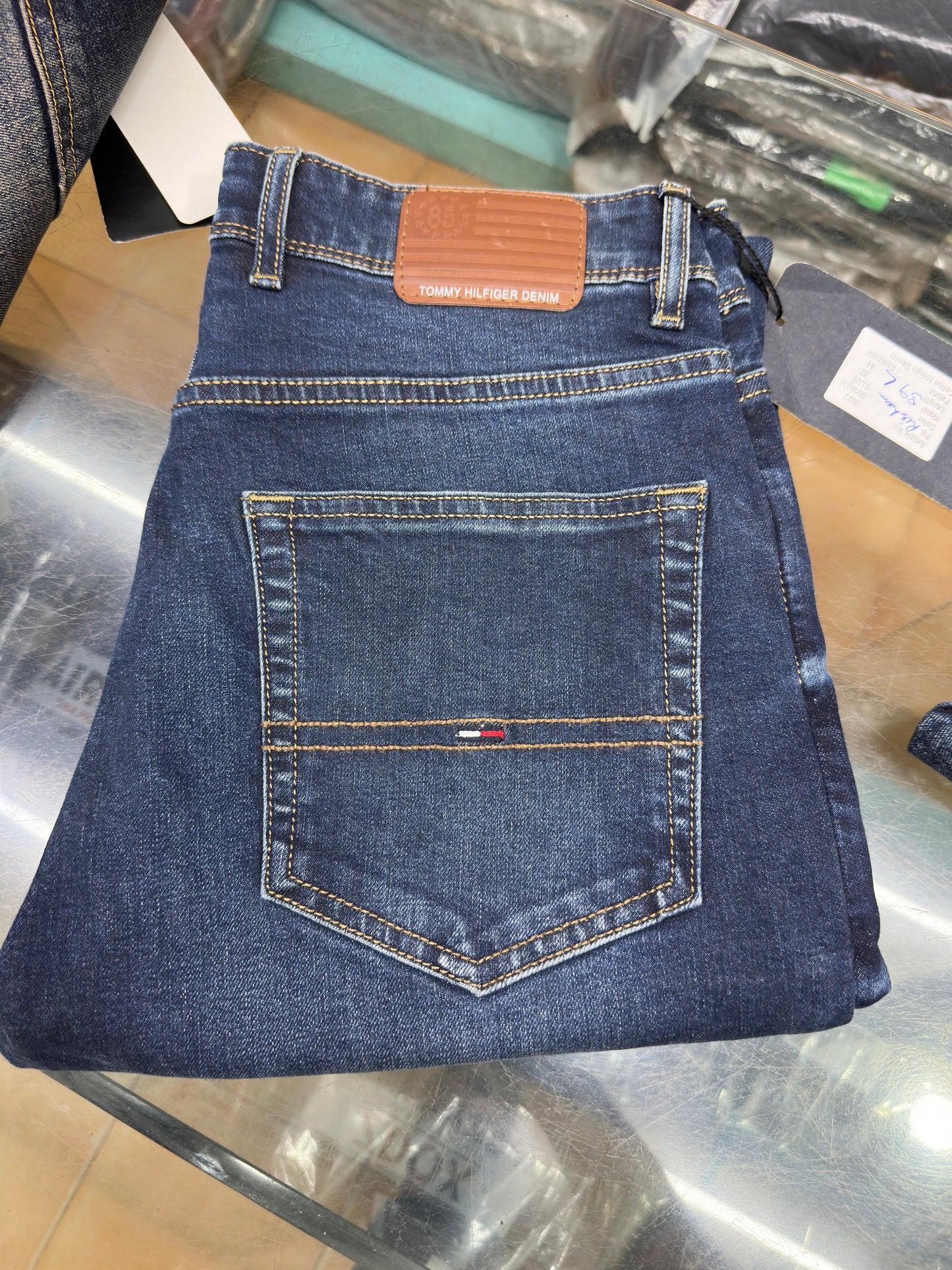 TOMMY HILFIGER JEANS