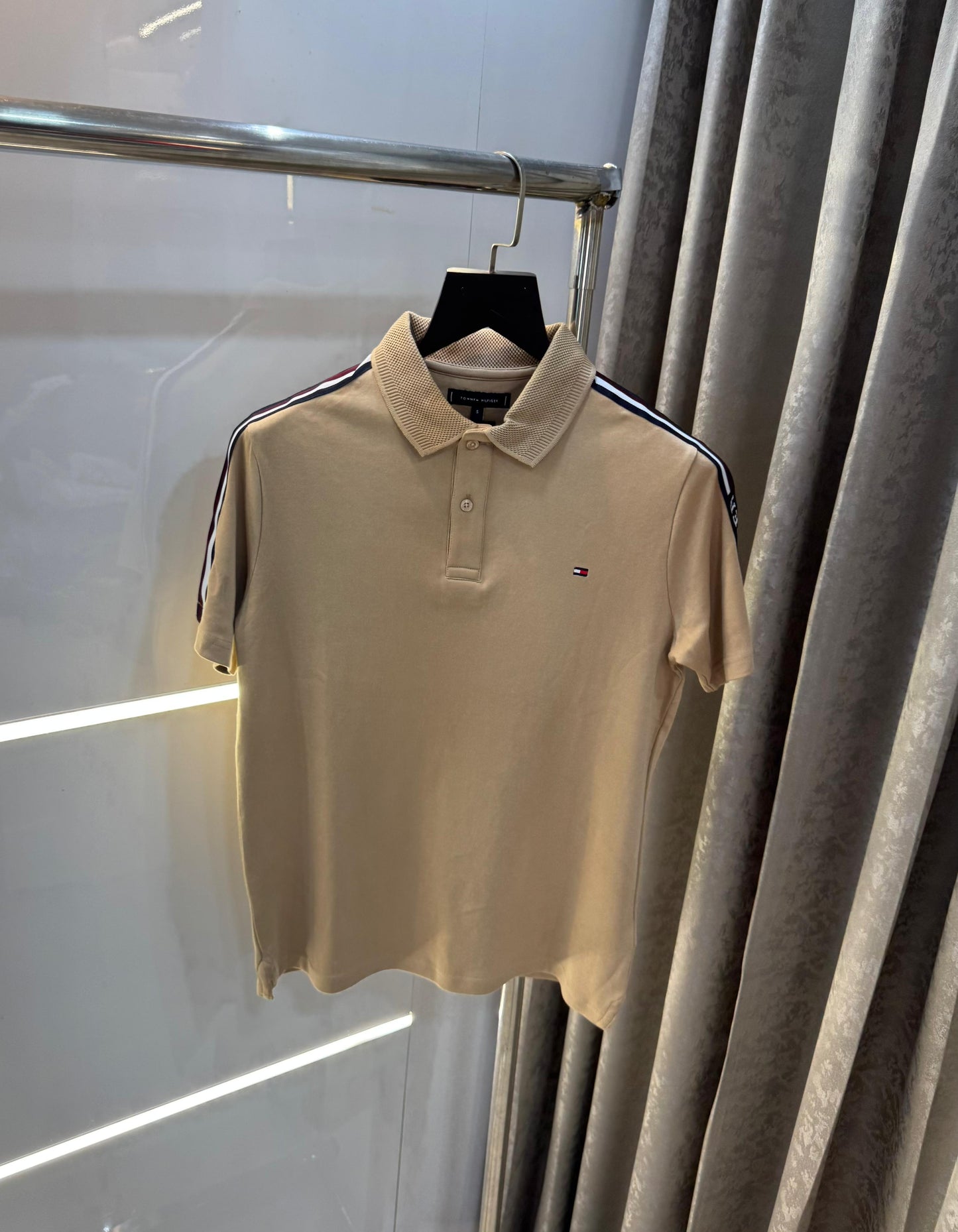 TOMMY HILFIGER TSHIRT